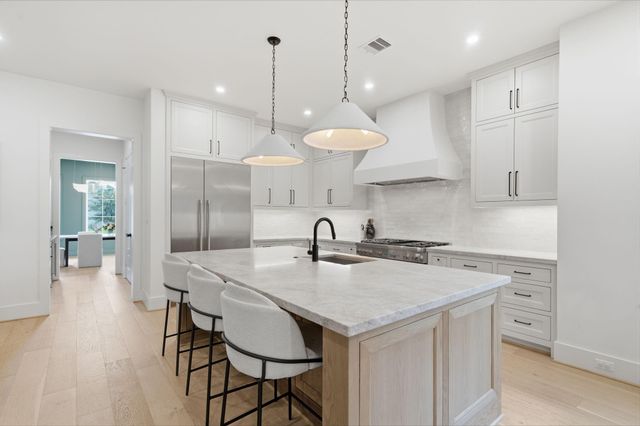 1030 Chamboard Lane, Houston, TX 77018