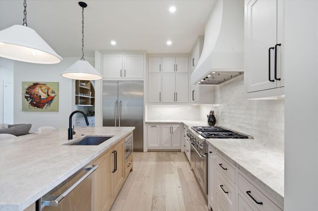 1030 Chamboard Lane, Houston, TX 77018