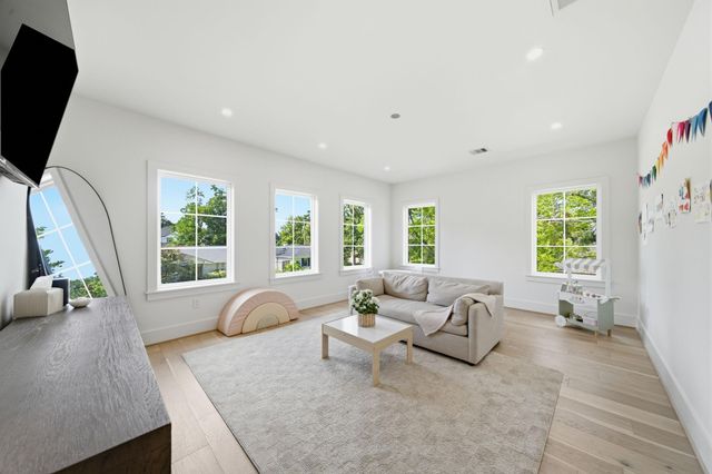 1030 Chamboard Lane, Houston, TX 77018