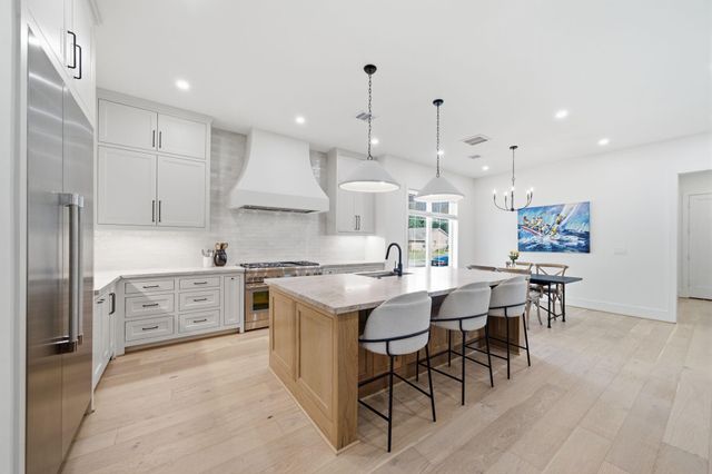 1030 Chamboard Lane, Houston, TX 77018
