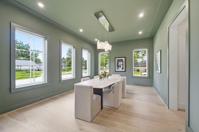 1030 Chamboard Lane, Houston, TX 77018