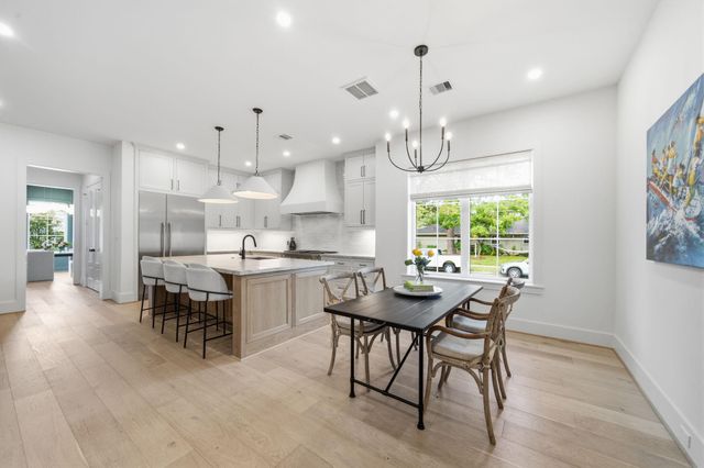 1030 Chamboard Lane, Houston, TX 77018