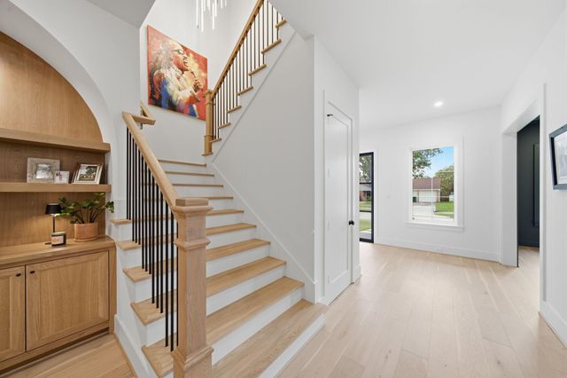 1030 Chamboard Lane, Houston, TX 77018