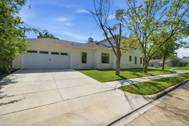 1030 Chamboard Lane, Houston, TX 77018