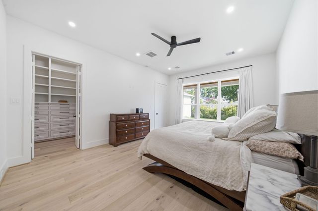 1030 Chamboard Lane, Houston, TX 77018