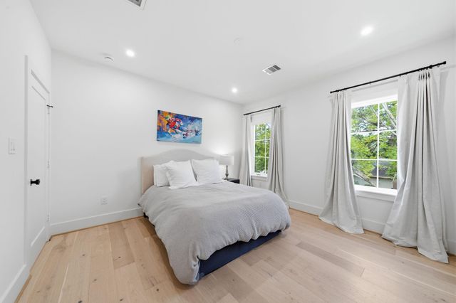 1030 Chamboard Lane, Houston, TX 77018