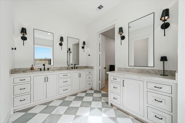 1030 Chamboard Lane, Houston, TX 77018