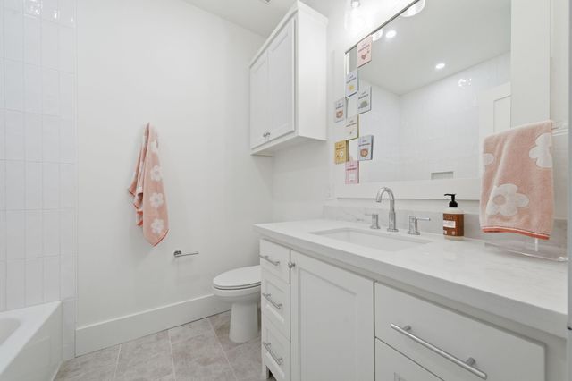 1030 Chamboard Lane, Houston, TX 77018