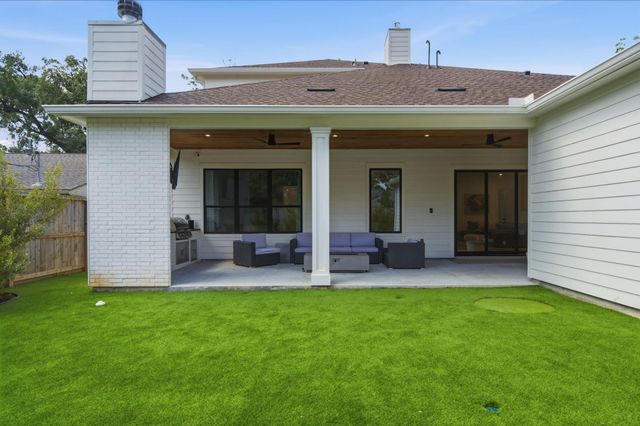 1030 Chamboard Lane, Houston, TX 77018