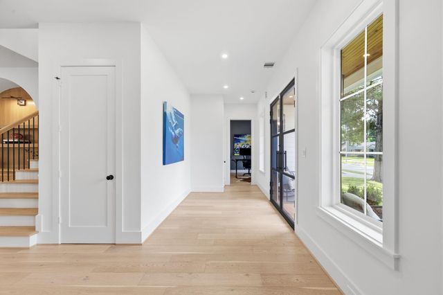 1030 Chamboard Lane, Houston, TX 77018