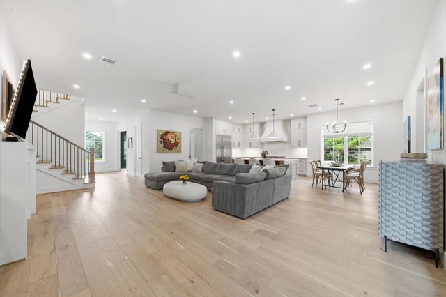 1030 Chamboard Lane, Houston, TX 77018