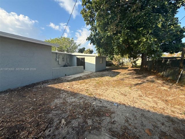 1855 NW 121st St, Miami, FL 33167