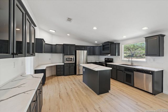 18975 TEJEDA RD, San Antonio, TX 78221