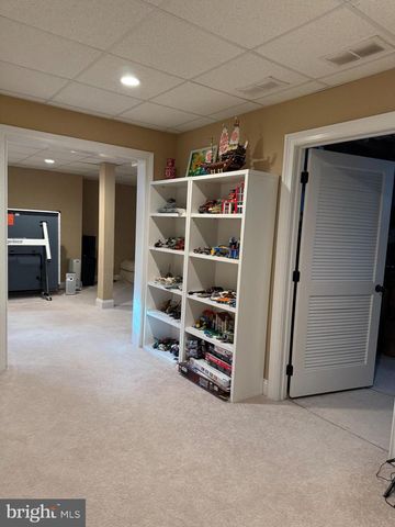 10 HARRIS RD, Princeton, NJ 08540