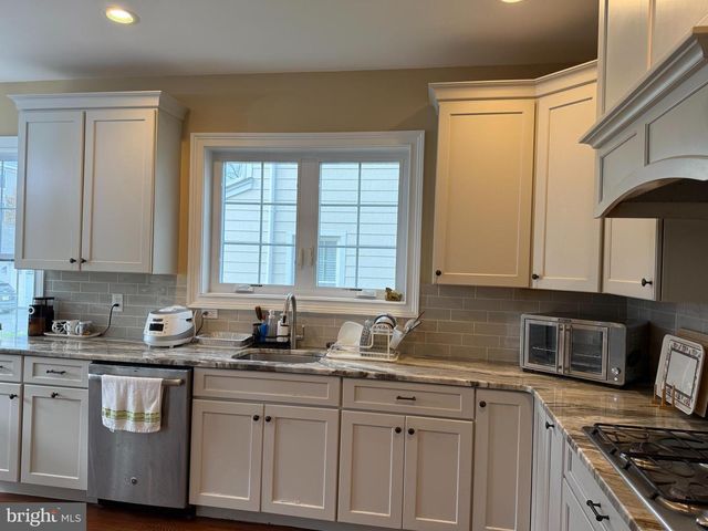 10 HARRIS RD, Princeton, NJ 08540