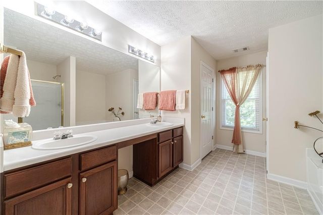 1231 Hogan Ridge Drive, Grayson, GA 30017