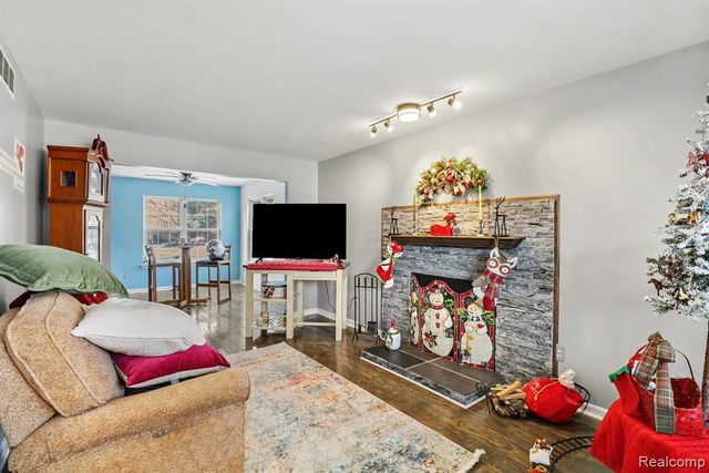 7843 Briarbrook Drive, Ypsilanti, MI 48197