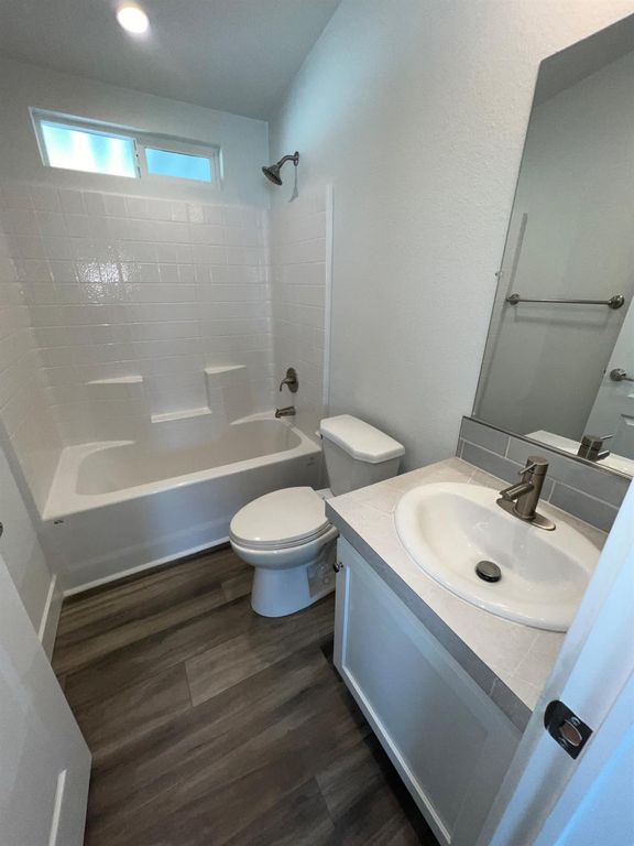 Image 13 of property listing at 2706 W Ashlan Avenue # 299, Fresno, CA 93705