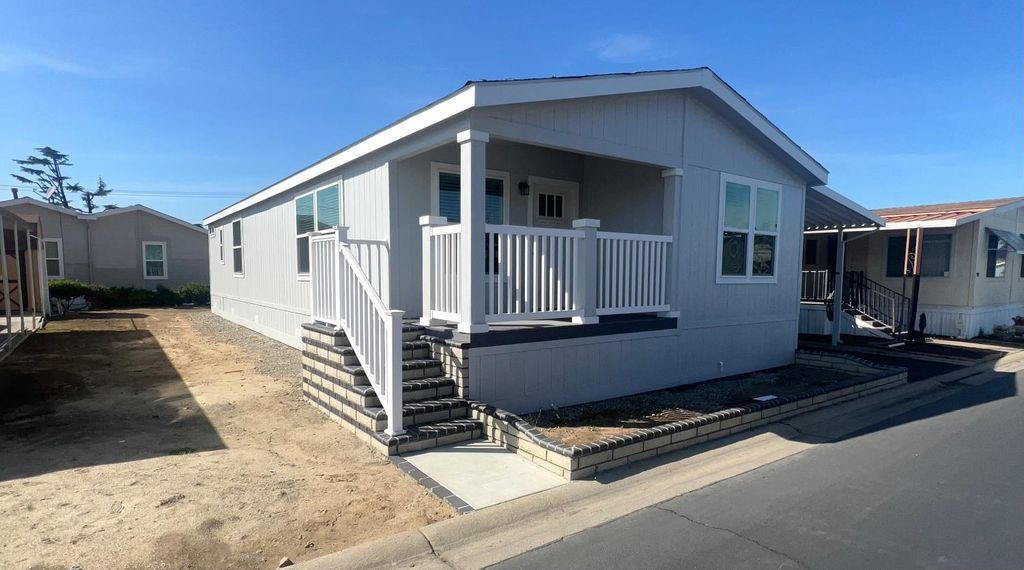 Image 3 of property listing at 2706 W Ashlan Avenue # 299, Fresno, CA 93705