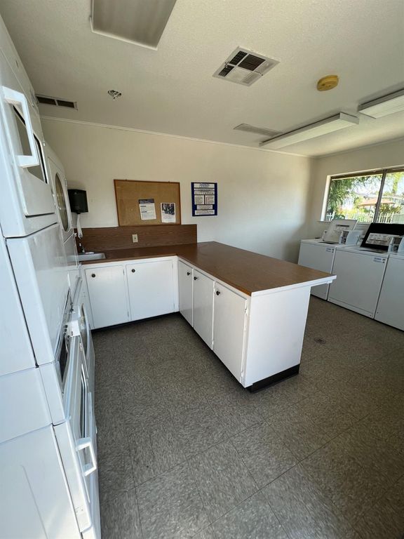 Image 34 of property listing at 2706 W Ashlan Avenue # 299, Fresno, CA 93705
