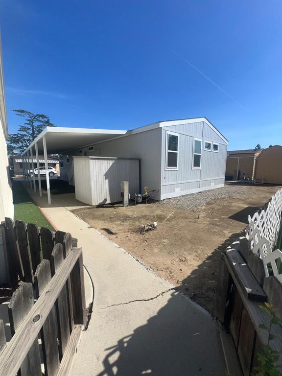 Image 5 of property listing at 2706 W Ashlan Avenue # 299, Fresno, CA 93705