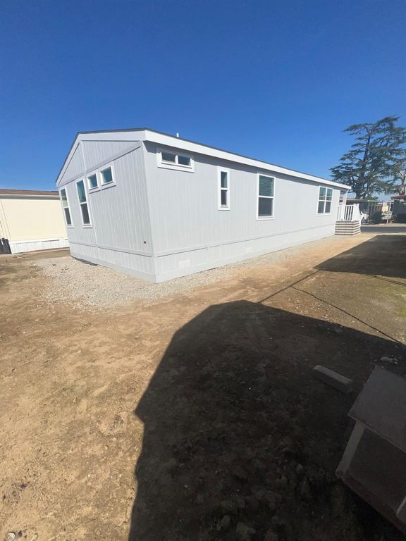 Image 6 of property listing at 2706 W Ashlan Avenue # 299, Fresno, CA 93705