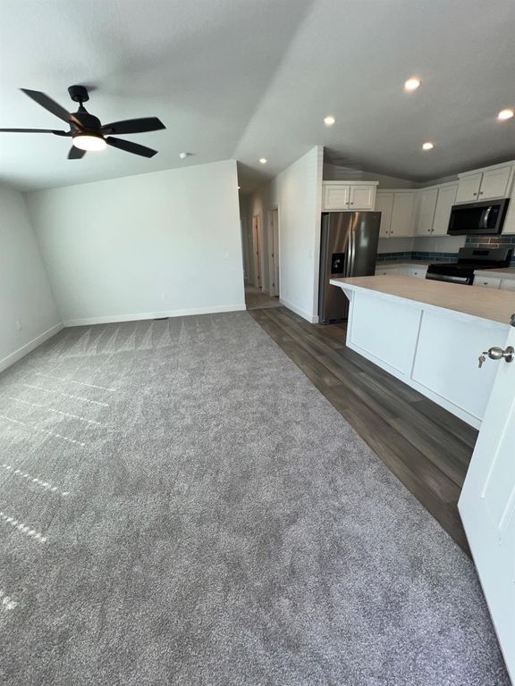 Image 7 of property listing at 2706 W Ashlan Avenue # 299, Fresno, CA 93705