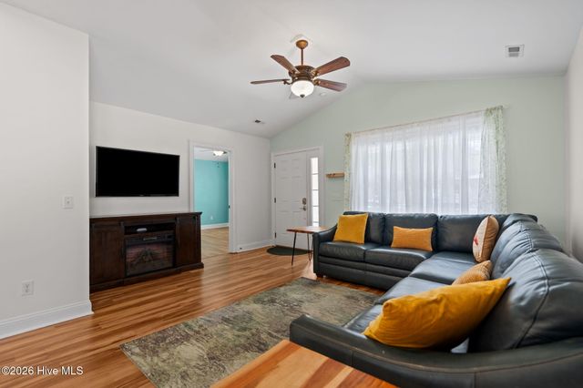 208 NE 52nd Street, Oak Island, NC 28465