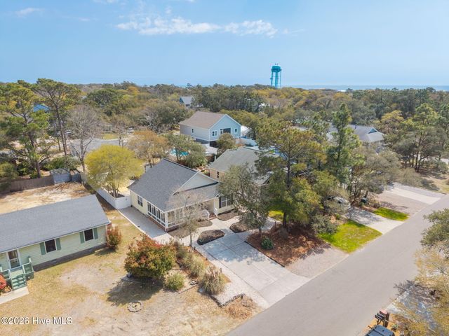 208 NE 52nd Street, Oak Island, NC 28465