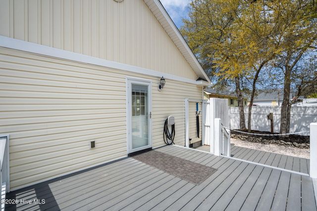 208 NE 52nd Street, Oak Island, NC 28465