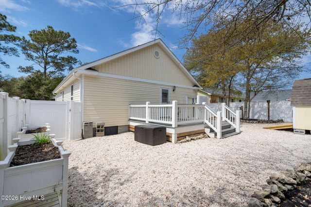 208 NE 52nd Street, Oak Island, NC 28465