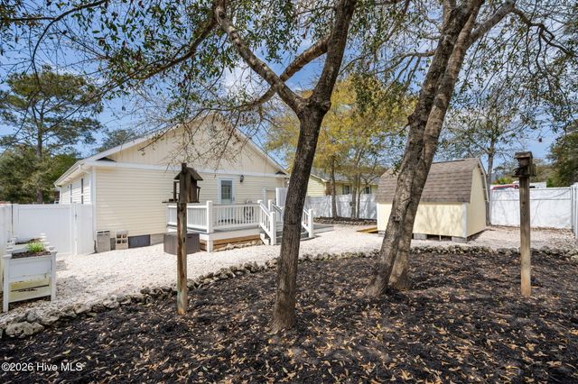 208 NE 52nd Street, Oak Island, NC 28465