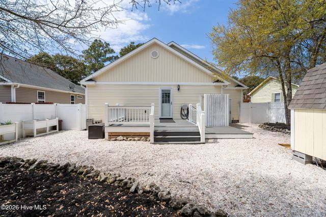 208 NE 52nd Street, Oak Island, NC 28465