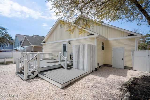 208 NE 52nd Street, Oak Island, NC 28465