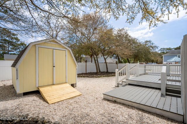 208 NE 52nd Street, Oak Island, NC 28465