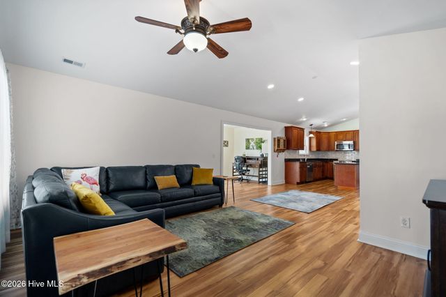 208 NE 52nd Street, Oak Island, NC 28465