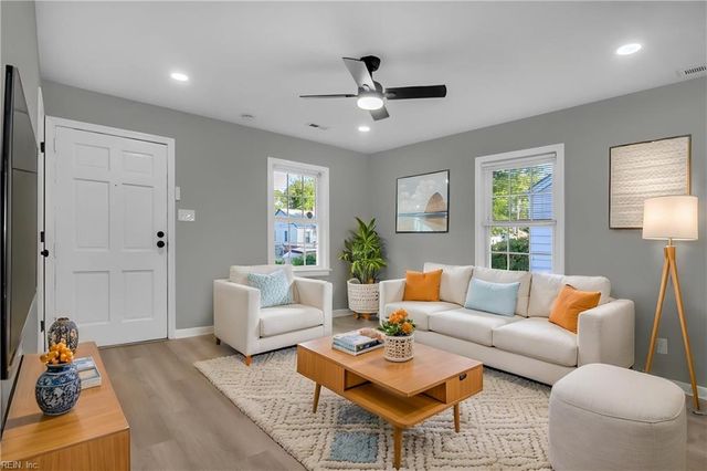 45 Cherry Acres DR, Hampton, VA 23669