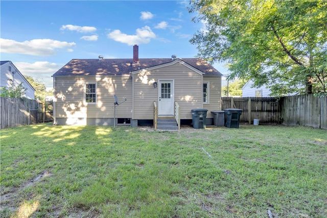 45 Cherry Acres DR, Hampton, VA 23669