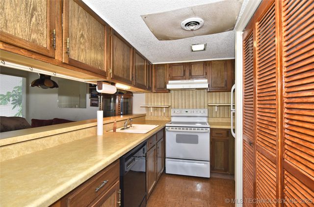 7042 E 33rd Street 5, Tulsa, OK 74145