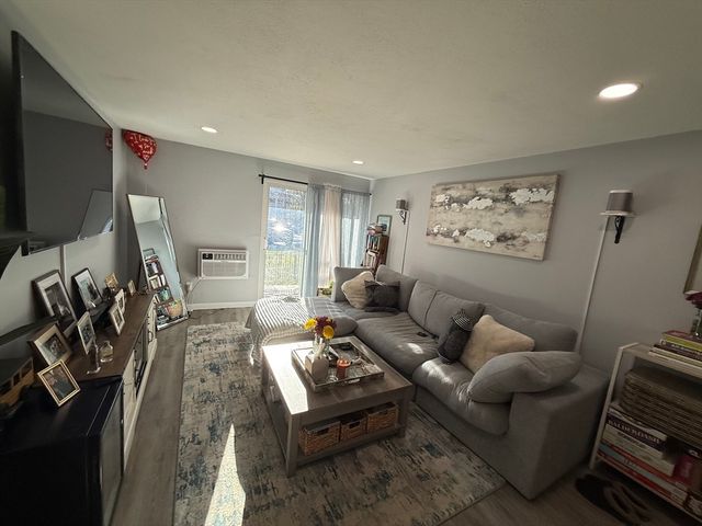 99 Fountain Ln 4, Weymouth, MA 02190