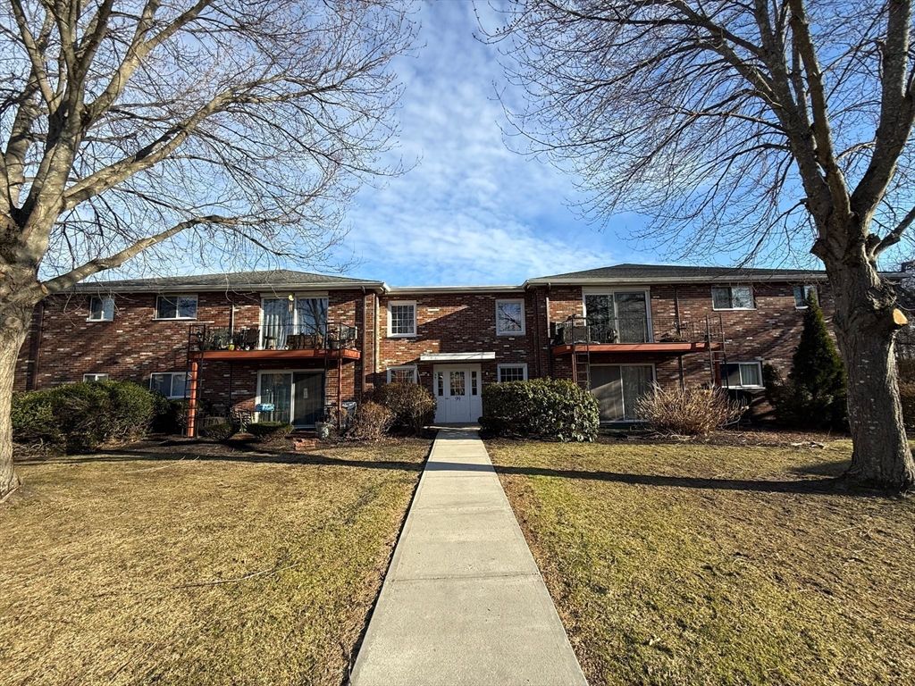 99 Fountain Ln 4, Weymouth, MA 02190