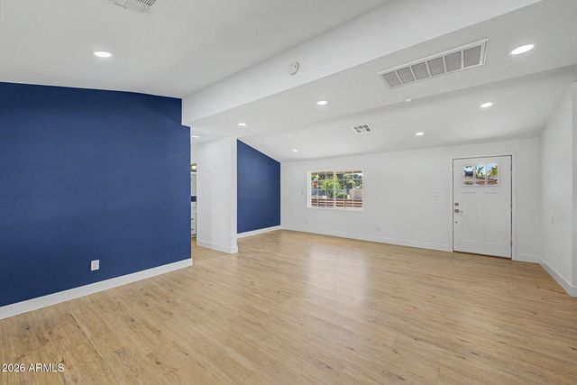 702 W ROSE Lane, Phoenix, AZ 85013