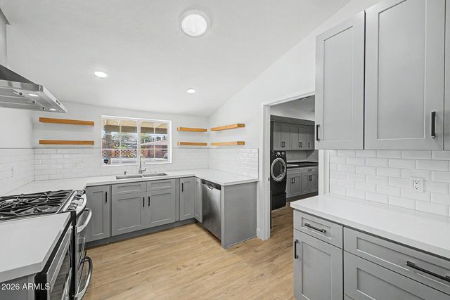 702 W ROSE Lane, Phoenix, AZ 85013