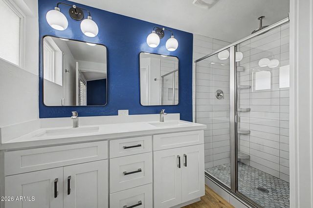 702 W ROSE Lane, Phoenix, AZ 85013