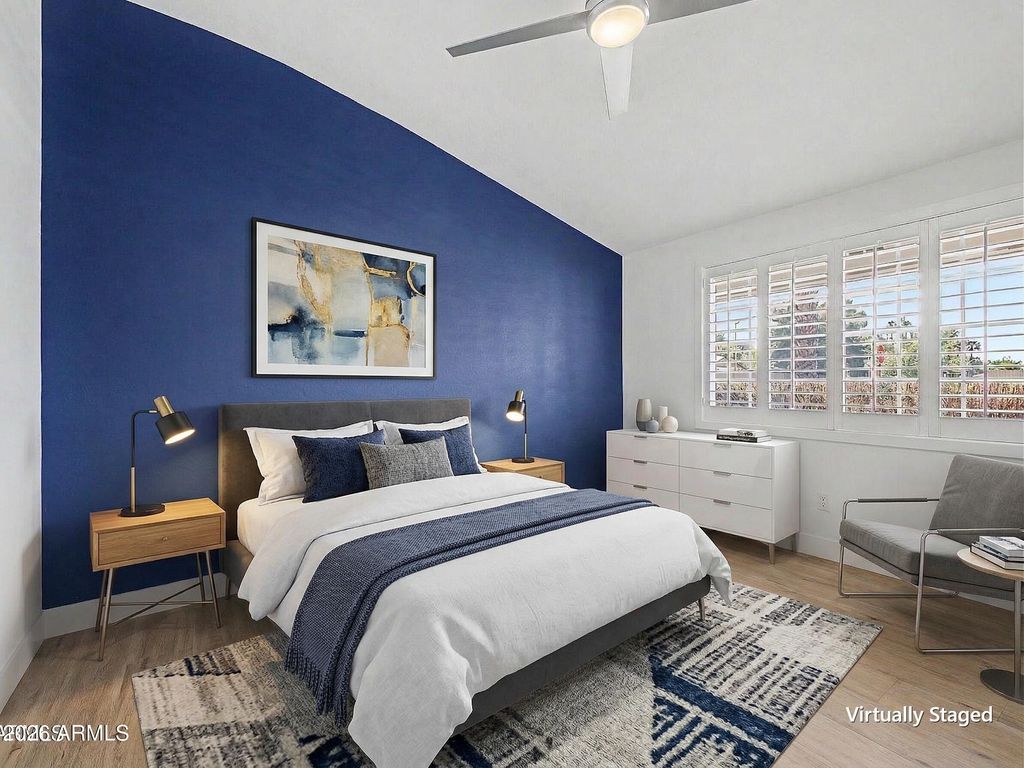 Image 19 of property listing at 702 W ROSE Lane, Phoenix, AZ 85013