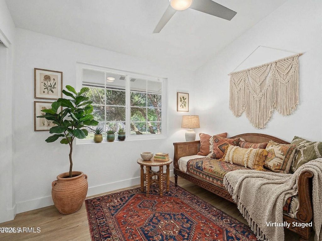 Image 27 of property listing at 702 W ROSE Lane, Phoenix, AZ 85013