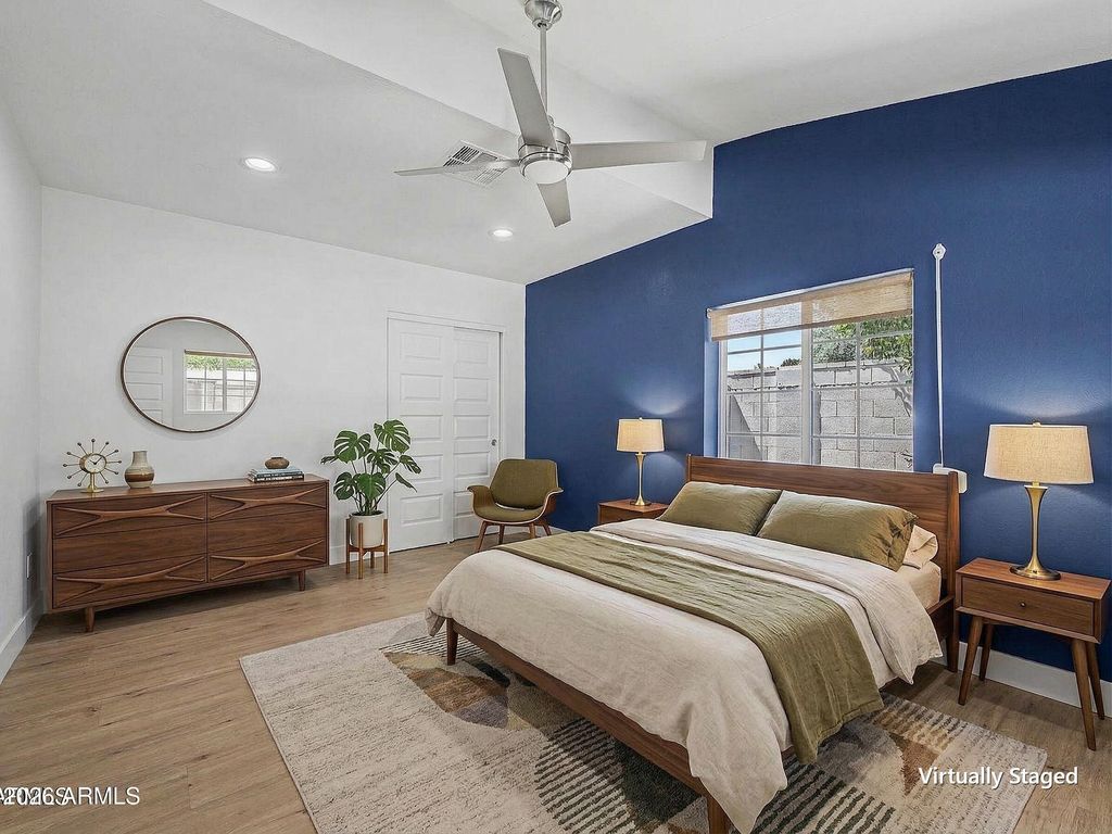Image 30 of property listing at 702 W ROSE Lane, Phoenix, AZ 85013