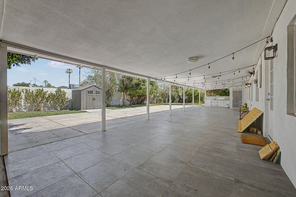 Image 34 of property listing at 702 W ROSE Lane, Phoenix, AZ 85013
