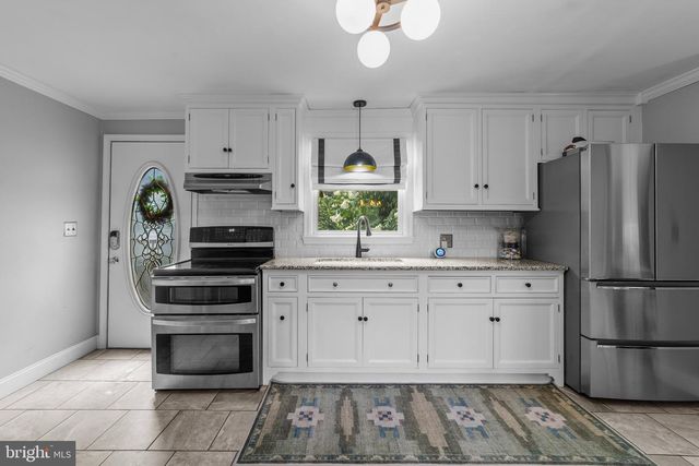 56 LAKEVIEW AVE, Pennsville, NJ 08070