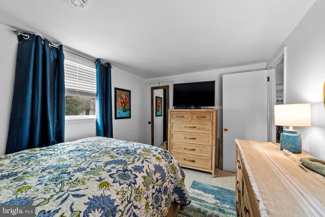 56 LAKEVIEW AVE, Pennsville, NJ 08070